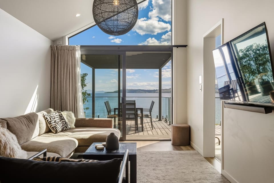Living room, Lake view