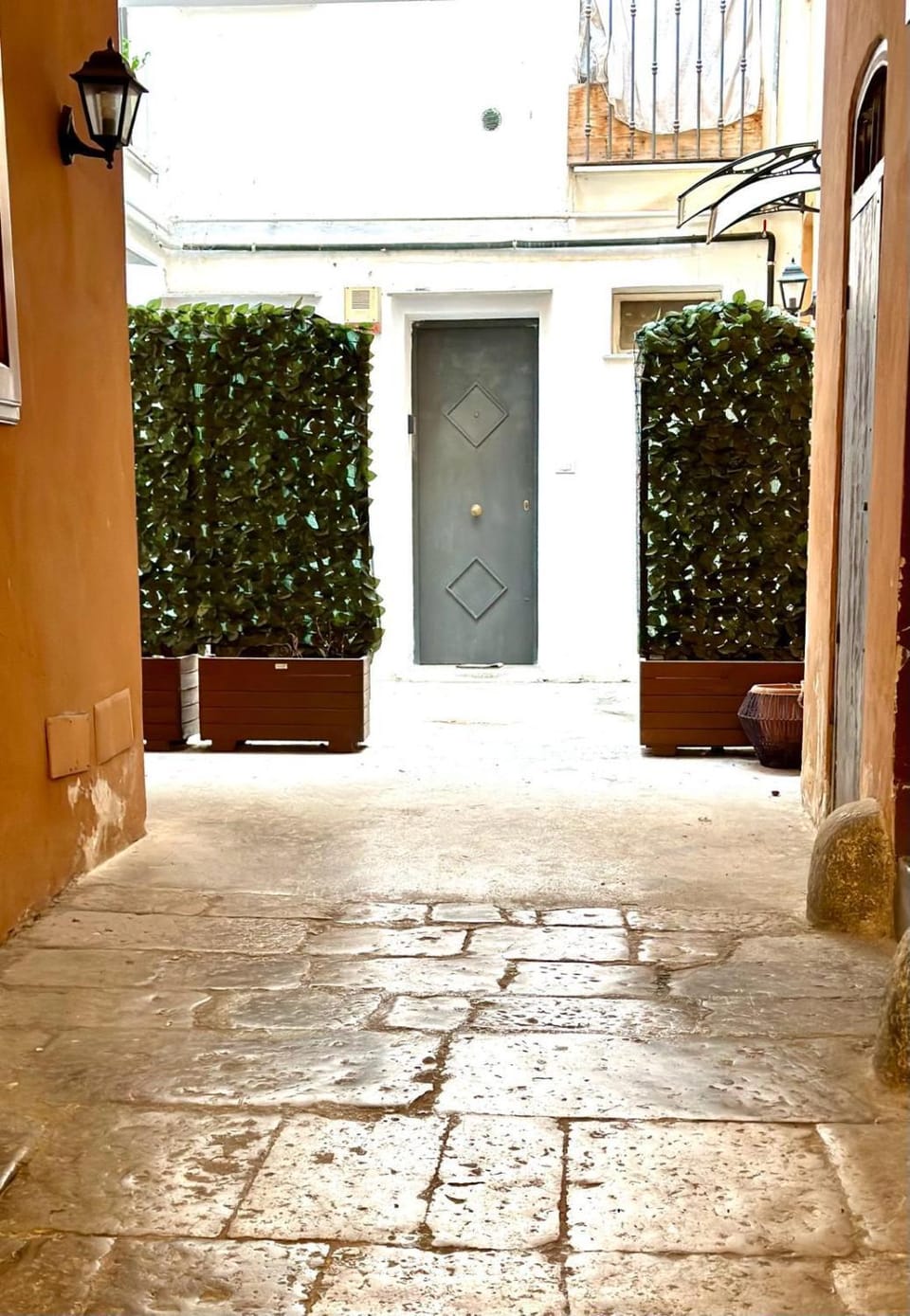 Facade/entrance