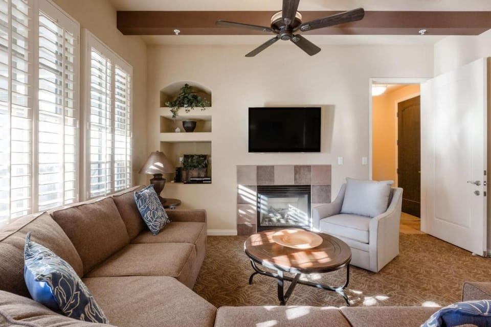 Legacy Villas Resort Luxury Next to Paseo Fountain Villa in Indian Wells