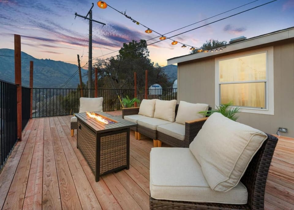 Natural landscape, View (from property/room), Balcony/Terrace, Lounge or bar, Seating area, Mountain view