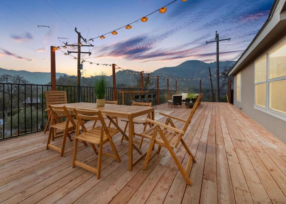 Patio, Day, Natural landscape, View (from property/room), Balcony/Terrace, Dining area, Mountain view
