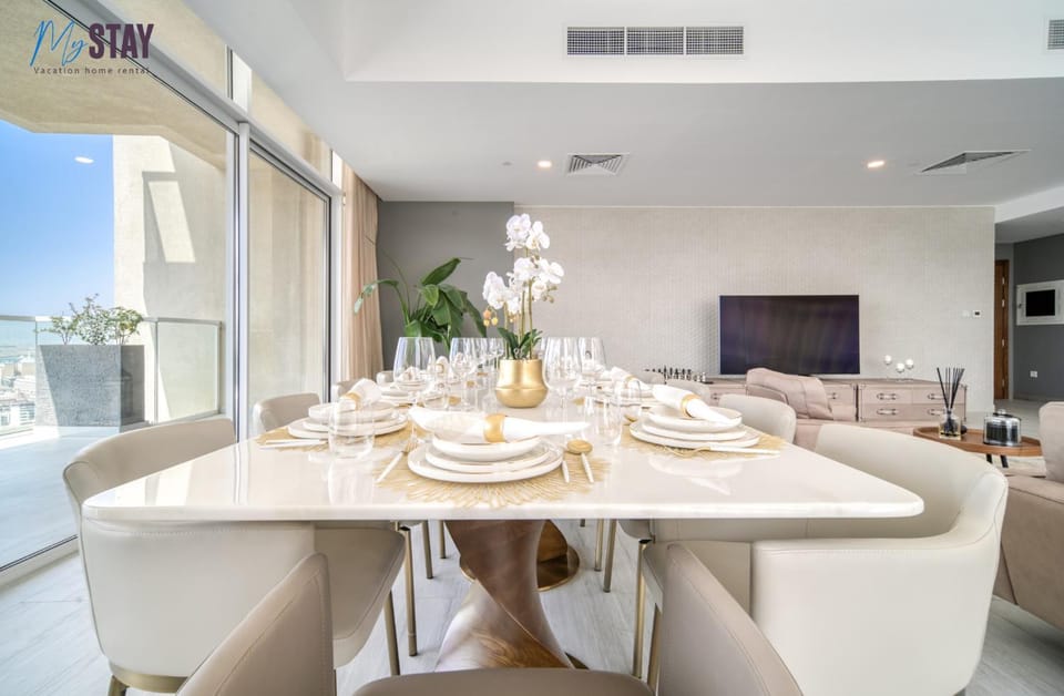 TV and multimedia, Living room, Seating area, Dining area, air conditioner