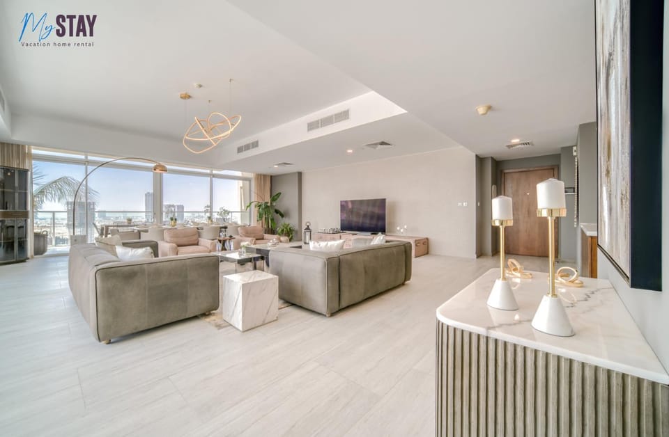 Communal lounge/ TV room, TV and multimedia, Living room, Seating area, Evening entertainment, air conditioner