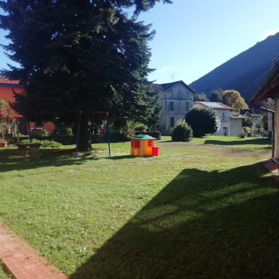 Property building, Natural landscape, Garden, Garden view, Mountain view