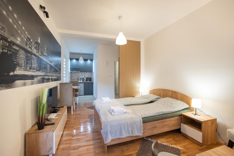 Bed, TV and multimedia, Bedroom, hair dresser