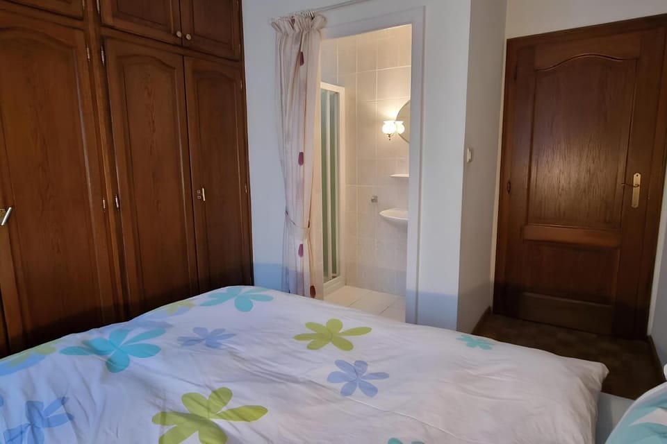 Bed, Photo of the whole room, Bedroom, wardrobe