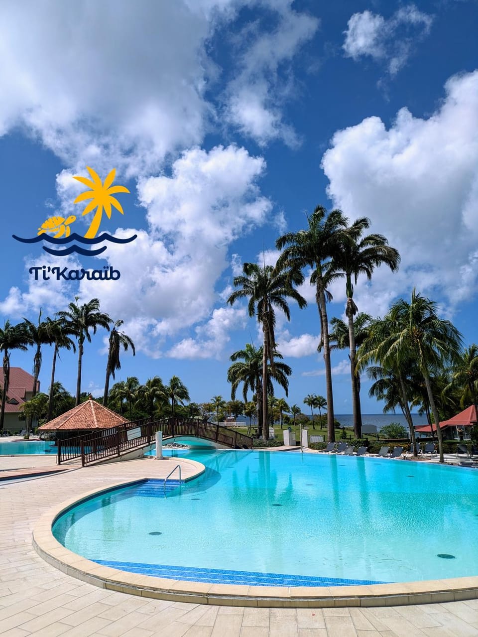 Day, Natural landscape, Pool view, Swimming pool, sunbed