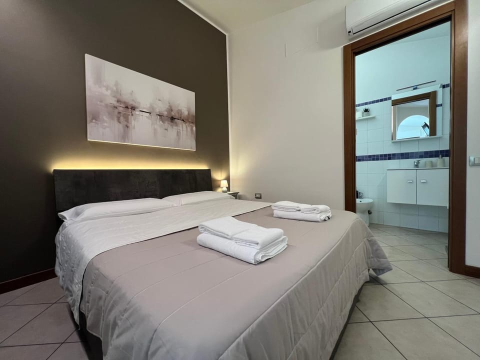 Bedroom, Food