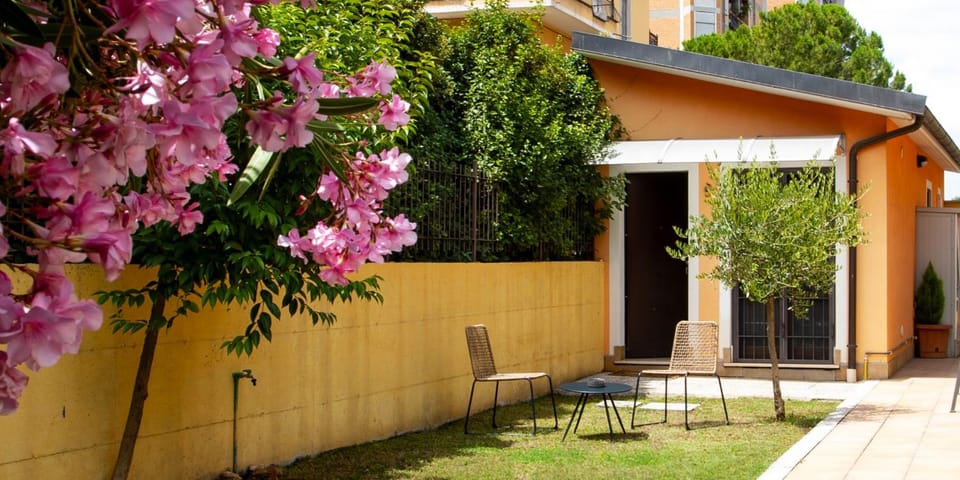 Property building, Spring, Day, Garden, Garden view