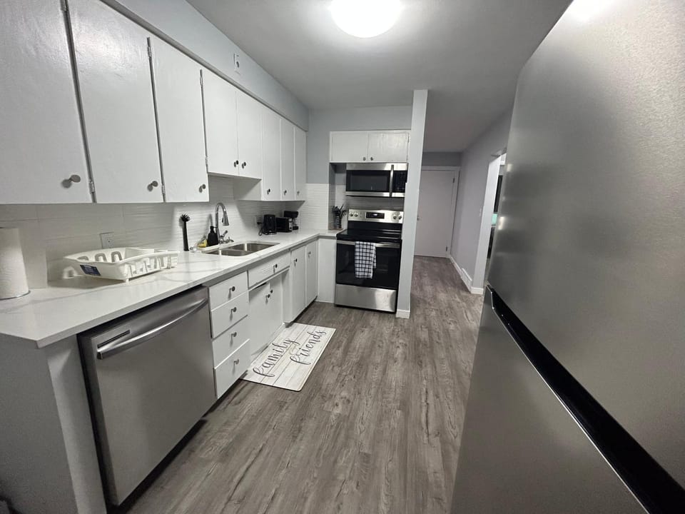 Cute Highland Park Entire Unit A Apartment in Calgary
