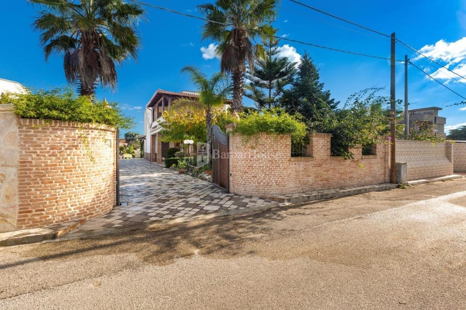 Property building, Street view