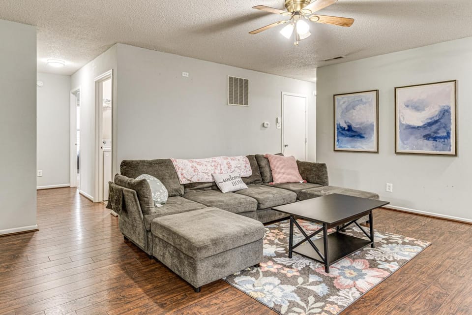 9 Mi to Downtown Indianapolis Quiet Home with Yard House in Perry Township