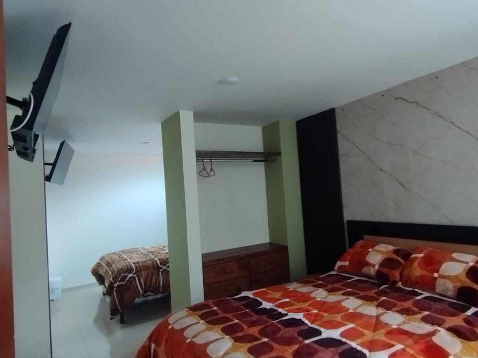 Bed, Bathroom, TV and multimedia