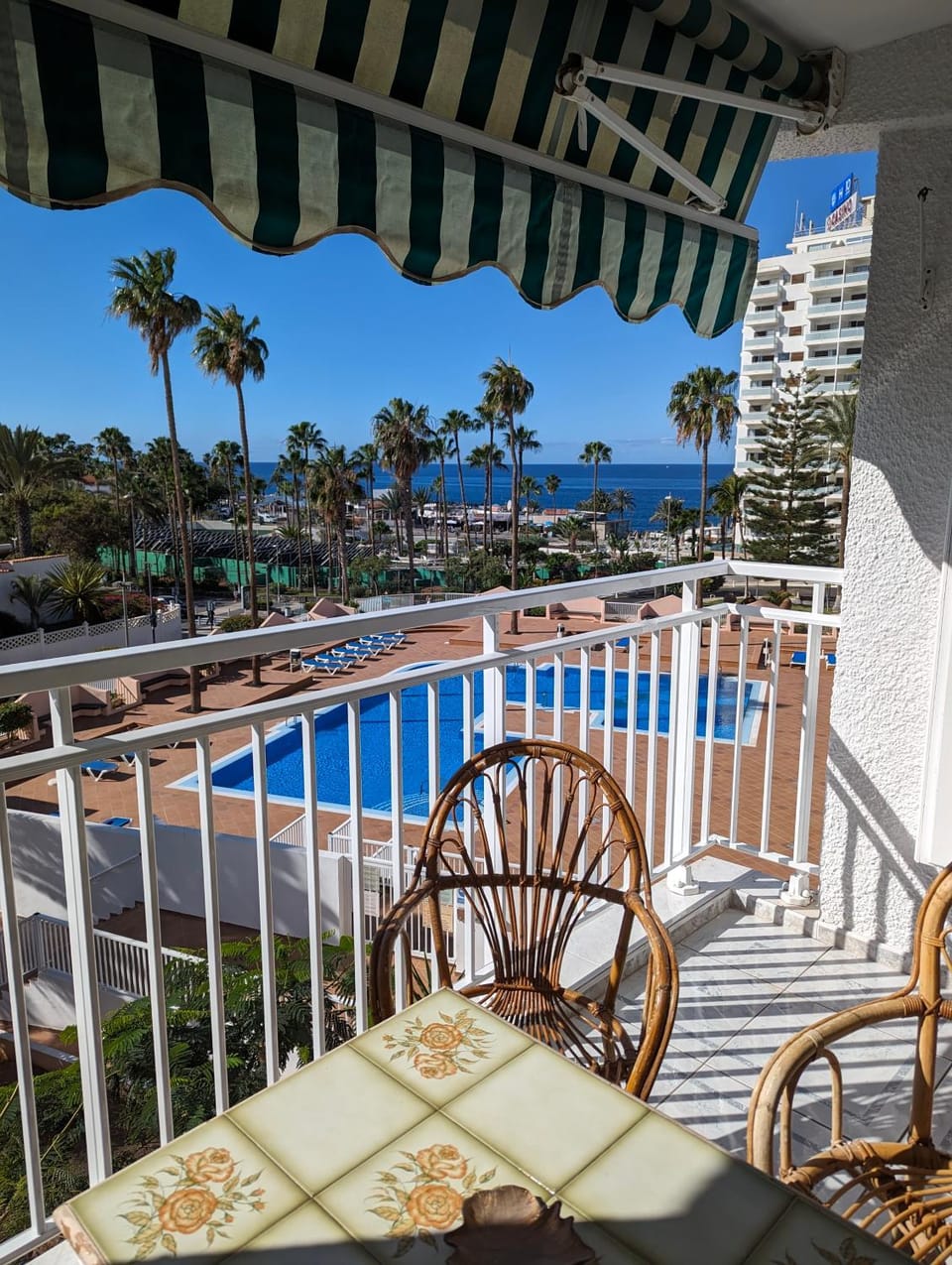 Balcony/Terrace, Pool view, Sea view, Swimming pool