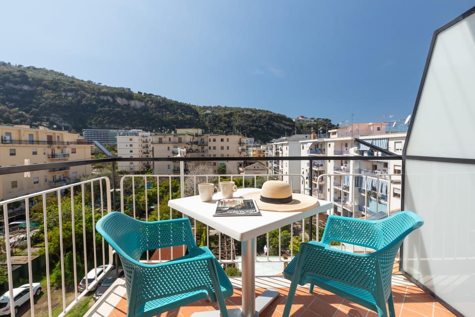 Natural landscape, View (from property/room), Balcony/Terrace, City view