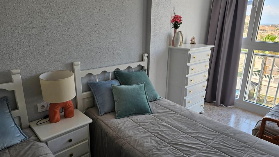 Photo of the whole room, Bedroom