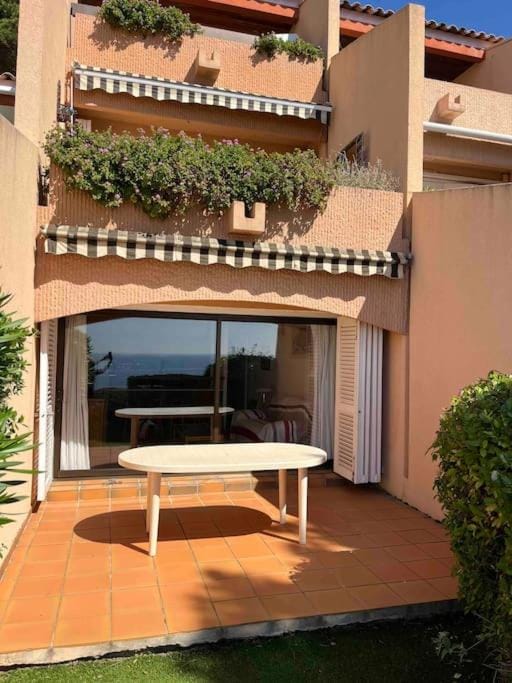 Facade/entrance, Balcony/Terrace, Balcony/Terrace