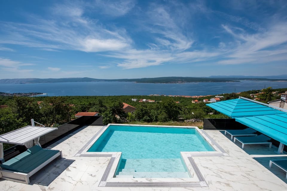 Day, Natural landscape, Pool view, Sea view, Swimming pool, sunbed