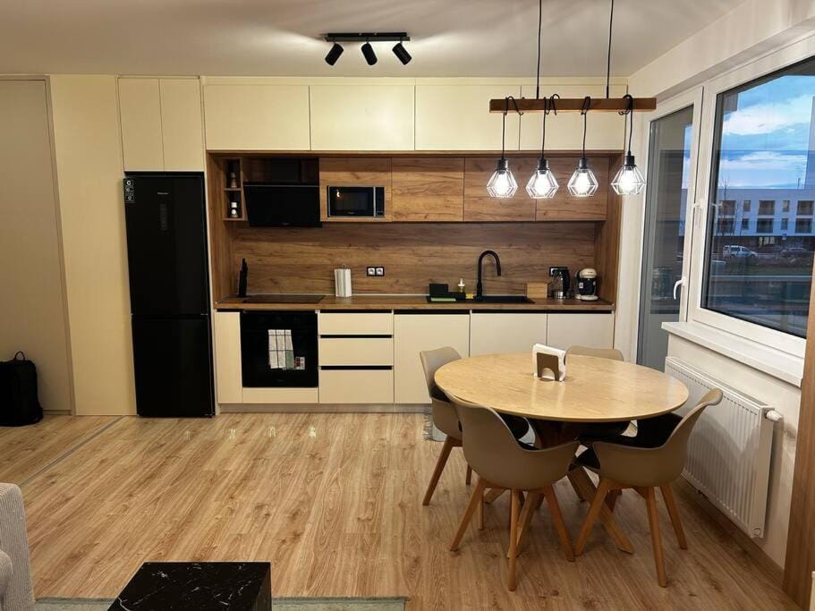 Kitchen or kitchenette, Dining area, dishwasher, minibar, pet friendly, stove