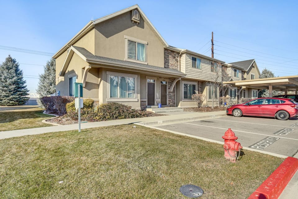 Charming Orem Townhome: 5 Mi to BYU! House in Vineyard