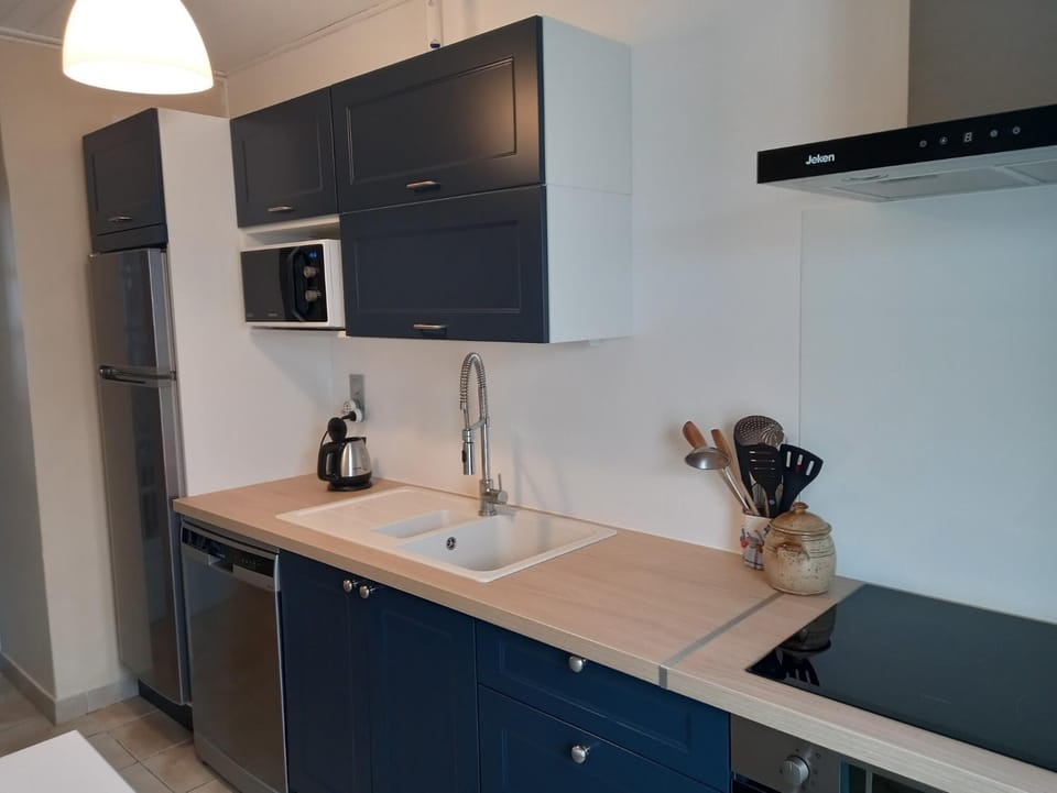 Kitchen or kitchenette, Living room