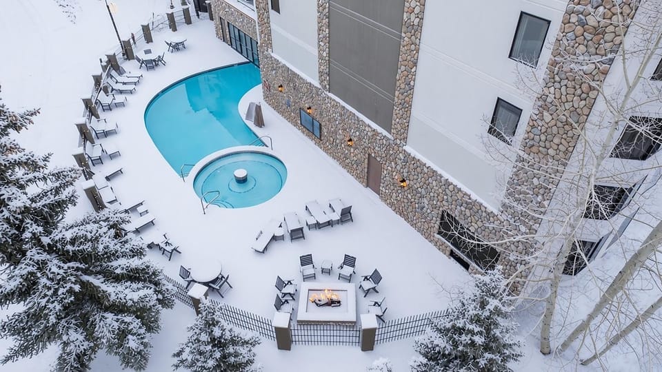 Studio #120 @ Perfect Location w Pool & Hot Tub House in Colorado