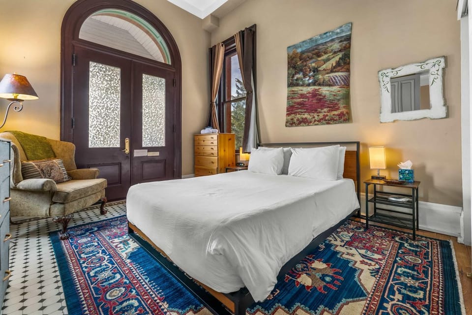 Bed, Seating area, Bedroom