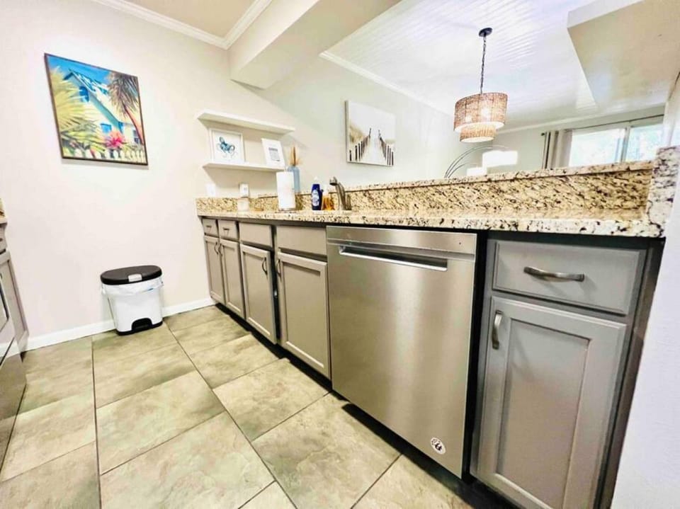 The Salty Life - Pool - Gym - Beach Essentials House in South Walton County