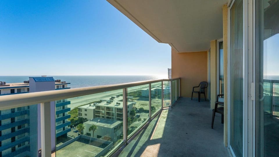 Malibu Pointe 901 2nd row ocean view-Crescent Beach Section House in North Myrtle Beach