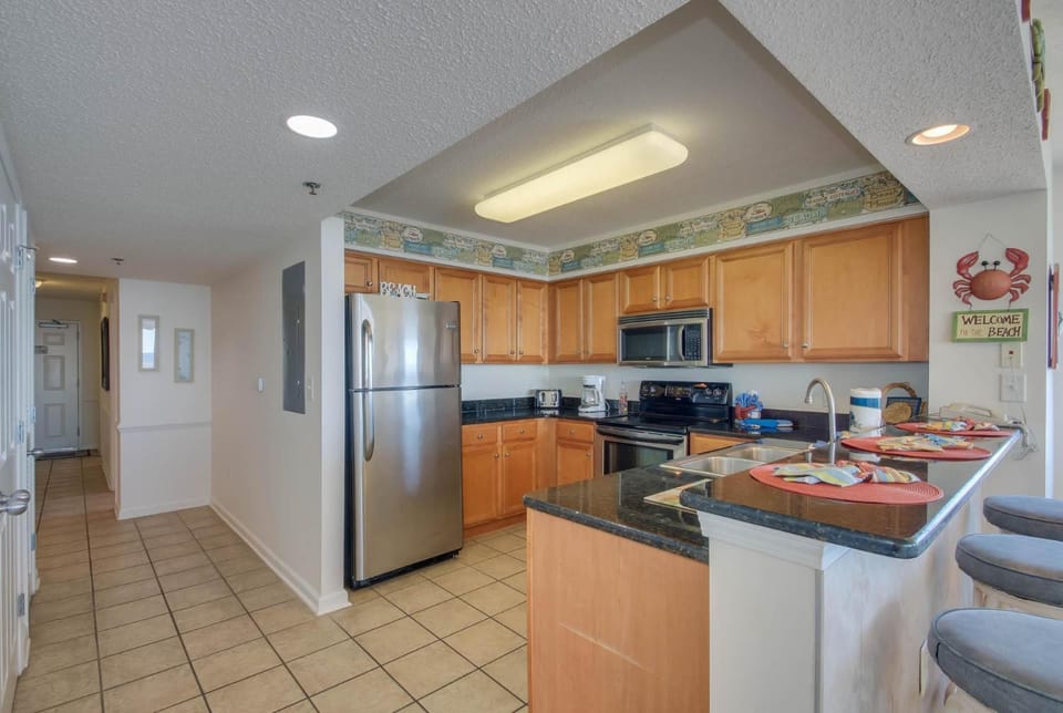 Crescent Shores N - 1001 - Oceanfront-Crescent Beach Section House in Crescent Beach
