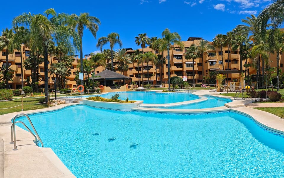 Property building, Day, Spa and wellness centre/facilities, Pool view, Swimming pool