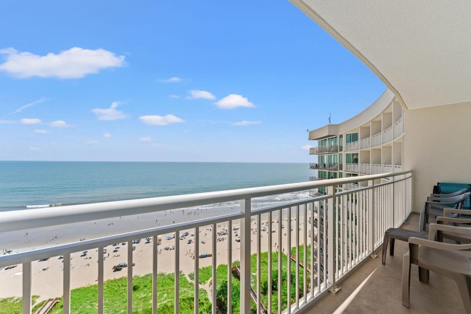 Avista 1620 - Oceanfront - Ocean Drive Section House in North Myrtle Beach