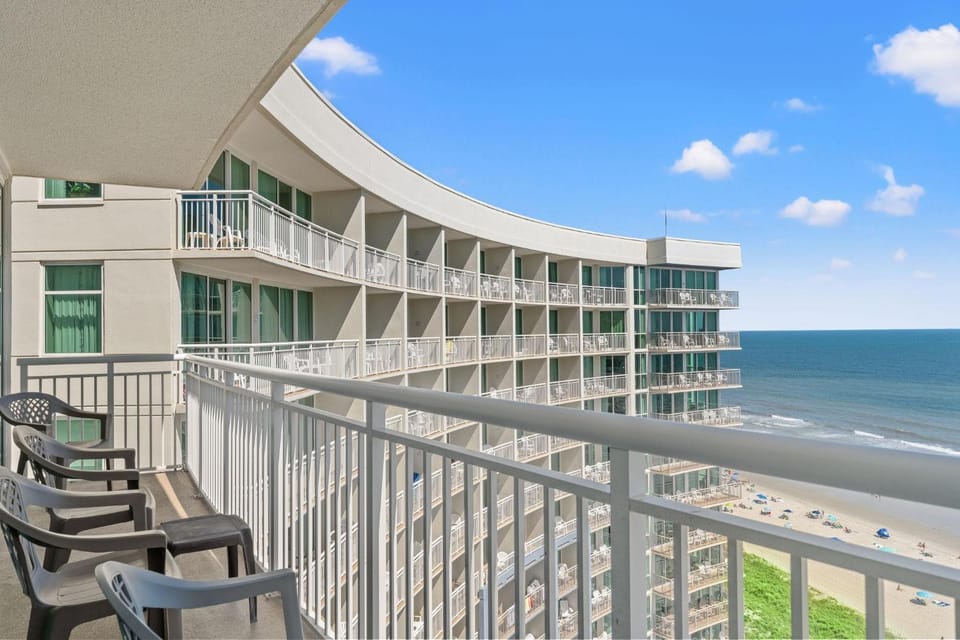 Avista 1620 - Oceanfront - Ocean Drive Section House in North Myrtle Beach