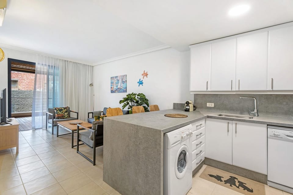 Kitchen or kitchenette, Living room