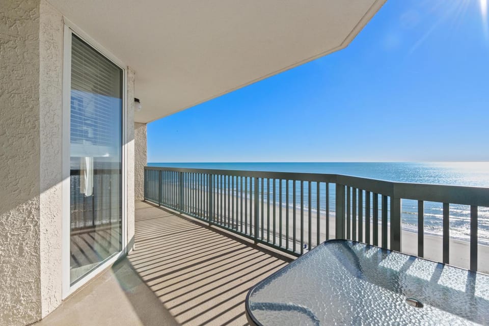 Ashworth 907 - Ocean Front-Ocean Drive Section House in North Myrtle Beach