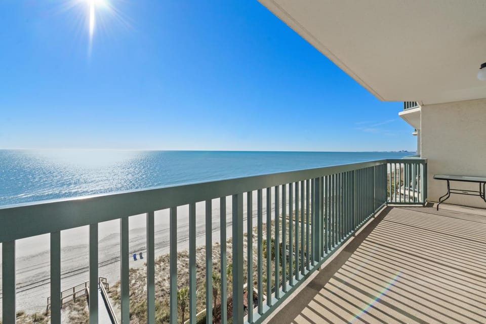 Ashworth 907 - Ocean Front-Ocean Drive Section House in North Myrtle Beach