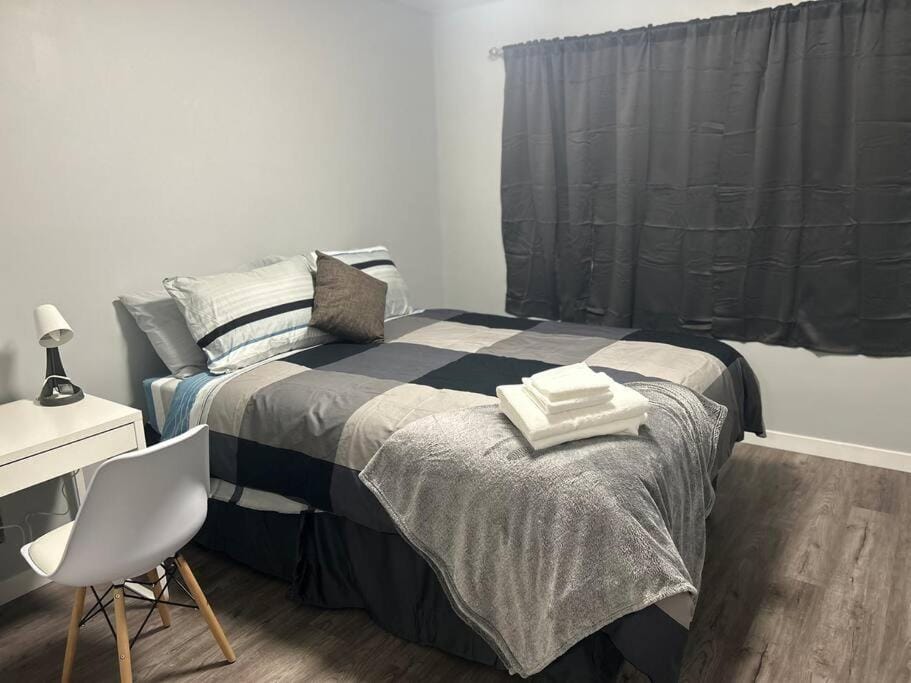 Cute Highland Park Entire Unit B Apartment in Calgary