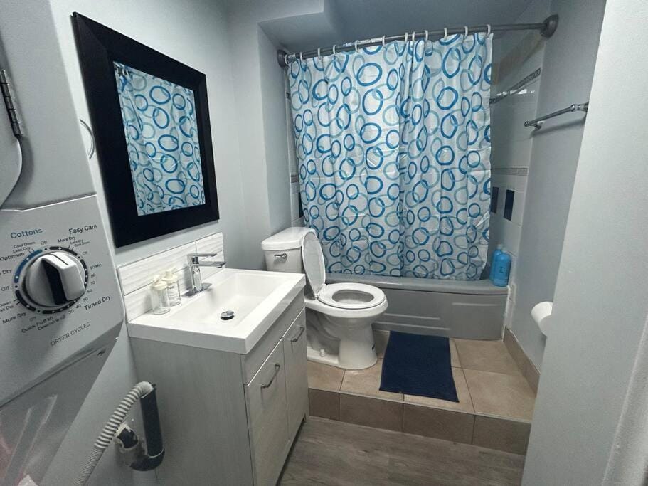 Cute Highland Park Entire Unit B Apartment in Calgary