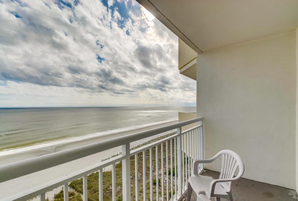 Bay Watch Resort S 939-Oceanfront-Crescent Beach House in Atlantic Beach