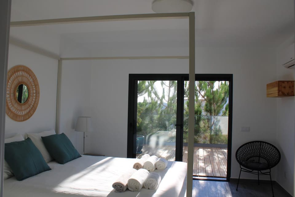 Bed, Bedroom, air conditioner