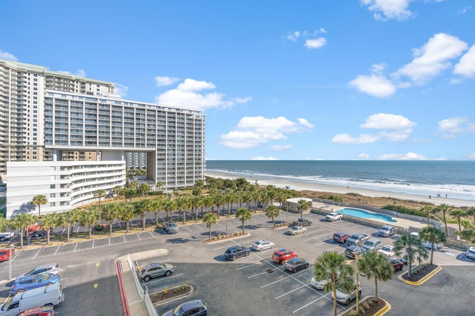 South Hampton 601 - Ocean View - Shore Drive Section House in South Carolina