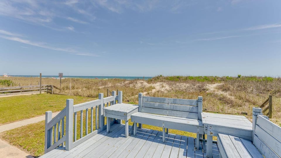 Barnett House Bottom - Oceanfront - Windy Hill Section House in North Myrtle Beach