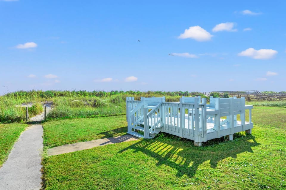 Barnett House Bottom - Oceanfront - Windy Hill Section House in North Myrtle Beach