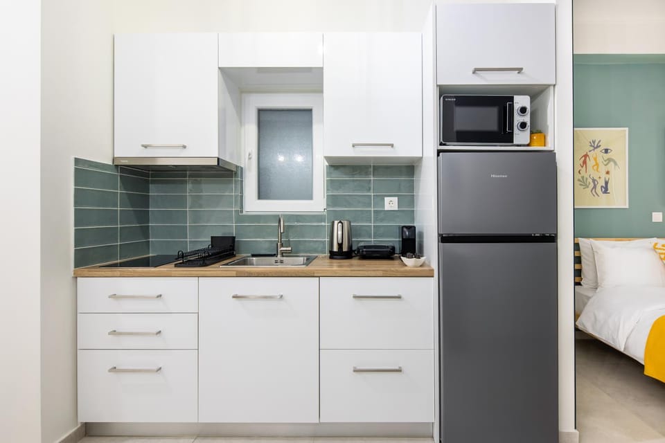 Coffee/tea facilities, Kitchen or kitchenette, minibar, stove