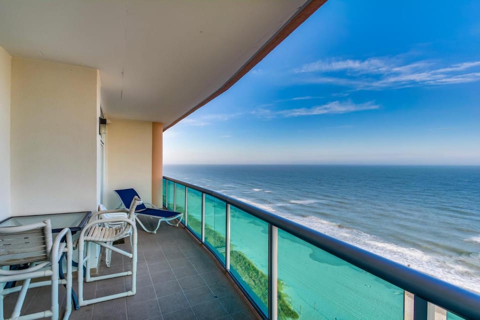 Crescent Keyes PH16 - Oceanfront - Crescent Beach Section House in North Myrtle Beach