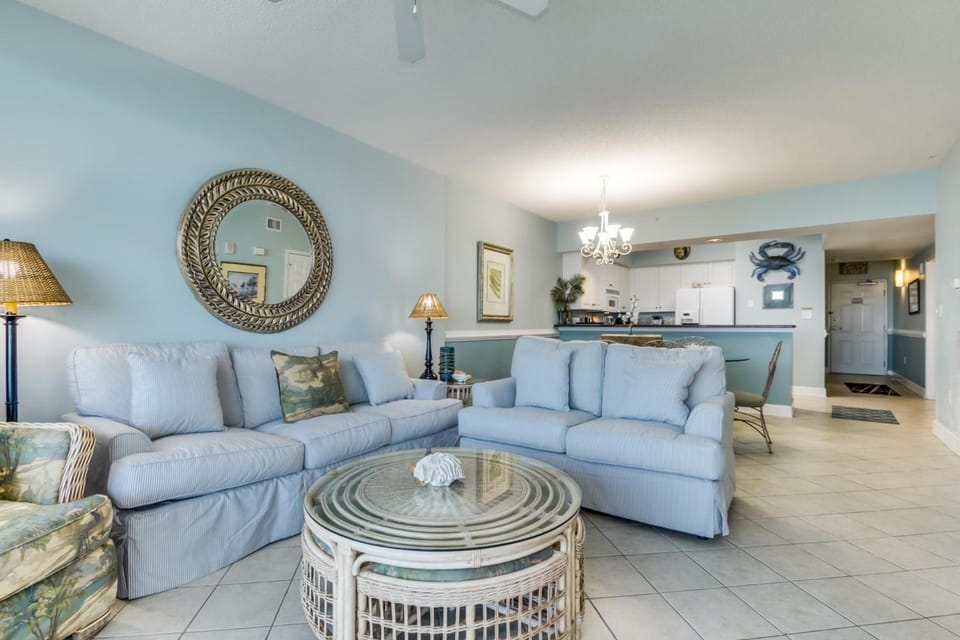 Crescent Keyes PH16 - Oceanfront - Crescent Beach Section House in North Myrtle Beach