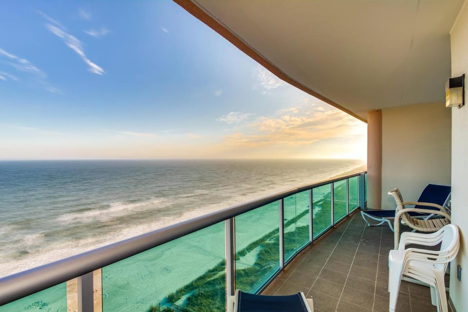 Crescent Keyes PH16 - Oceanfront - Crescent Beach Section House in North Myrtle Beach