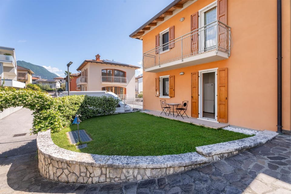 Property building, Spring, Day, Garden, Garden view