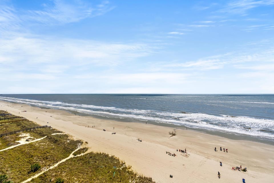 Bahama Sands 1008 - Oceanfront - Crescent Beach Section House in North Myrtle Beach