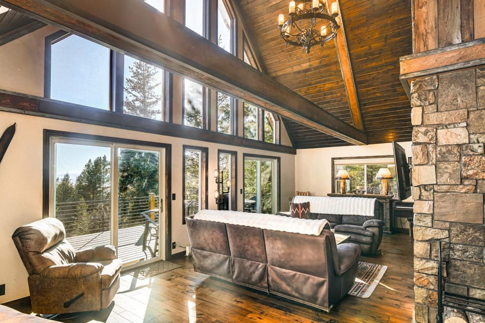 Wyoming Cabin w/ Hot Tub & Mountain-View Deck Cabin in Star Valley Ranch